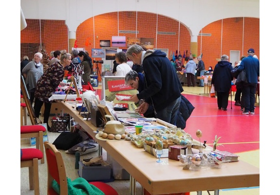 weite Aufname von den Ausstellenden der 3. Kreativmesse