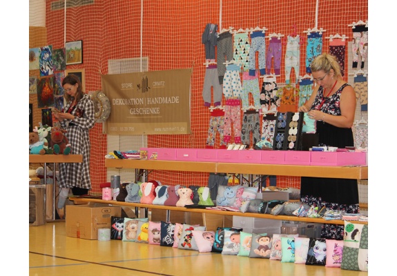 Bei Frau Kasch gab es Kindersachen und Schmuck