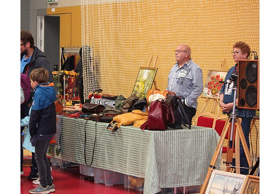 Filz- und Lederarbeiten und Malerei Frau Strahlmann