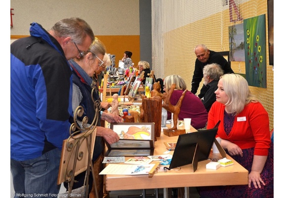 Besucher und Aussteller