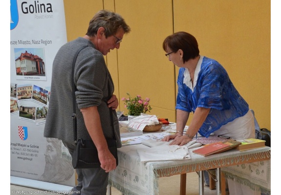Am Stand mit Plattdeutscher Literatur von Heidelore Rumler