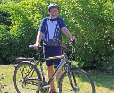 Eberhard Grabow mit seinem Fahrrad