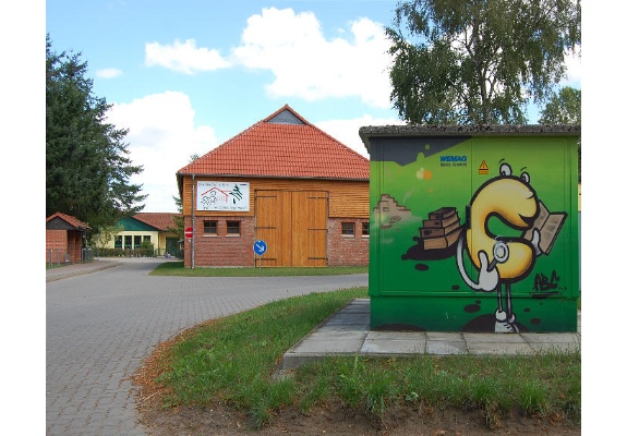 Zufahrt zur Grundschule in Sukow